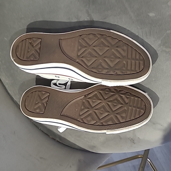 White converse chuck Taylor’s - Picture 4 of 5